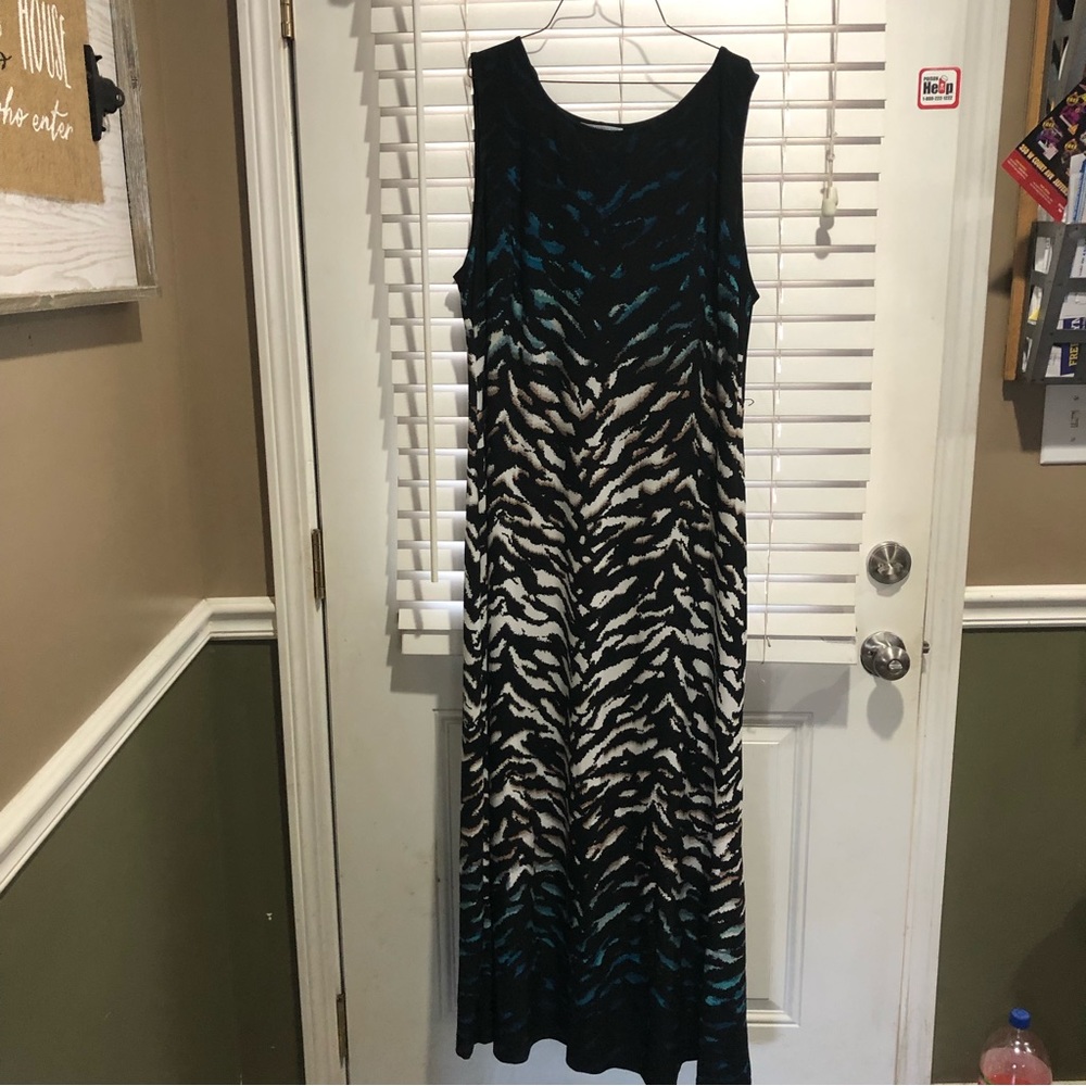 Studio one Dress - Picture 3 of 6